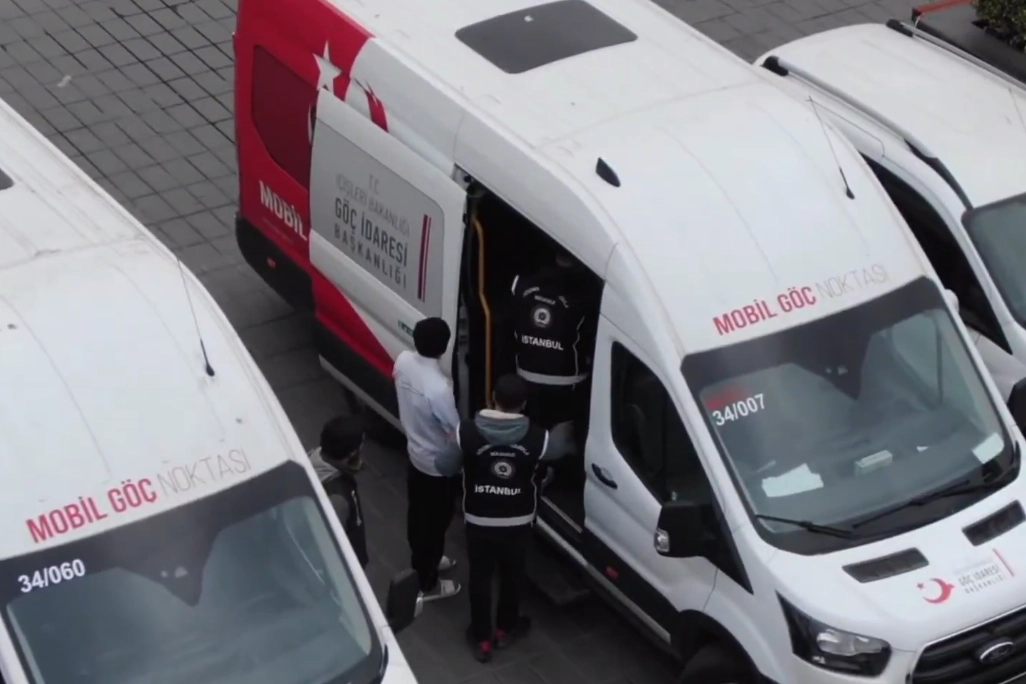 İçişleri&#039;nden düzensiz göçmene Kalkan!