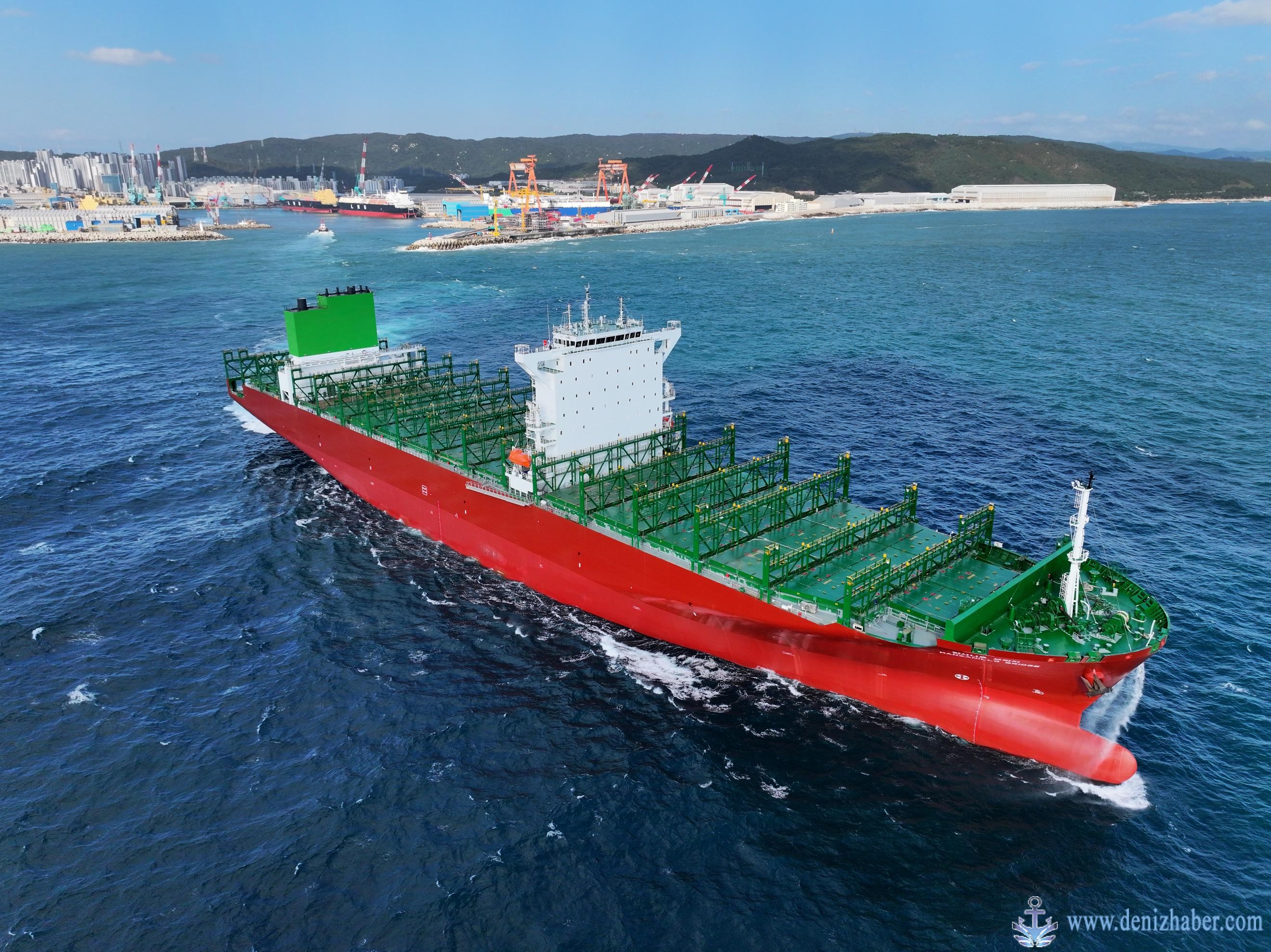 03%20 %20 M V%20 Manzanillo%20 Bridge%208000%20 T E U%20 Cont.