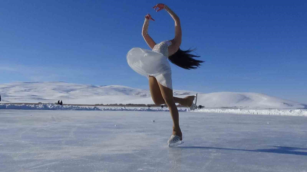 Çıldır Gölü’nün milli sporculardan nefes kesen gösteri