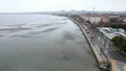 Silivri’de ürküten görüntü: Deniz 150 metre çekildi