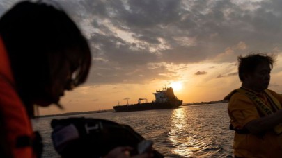 Yaptırımlar Rus ve İran Petrolünü Tankerlerde Mahsur Bıraktı!