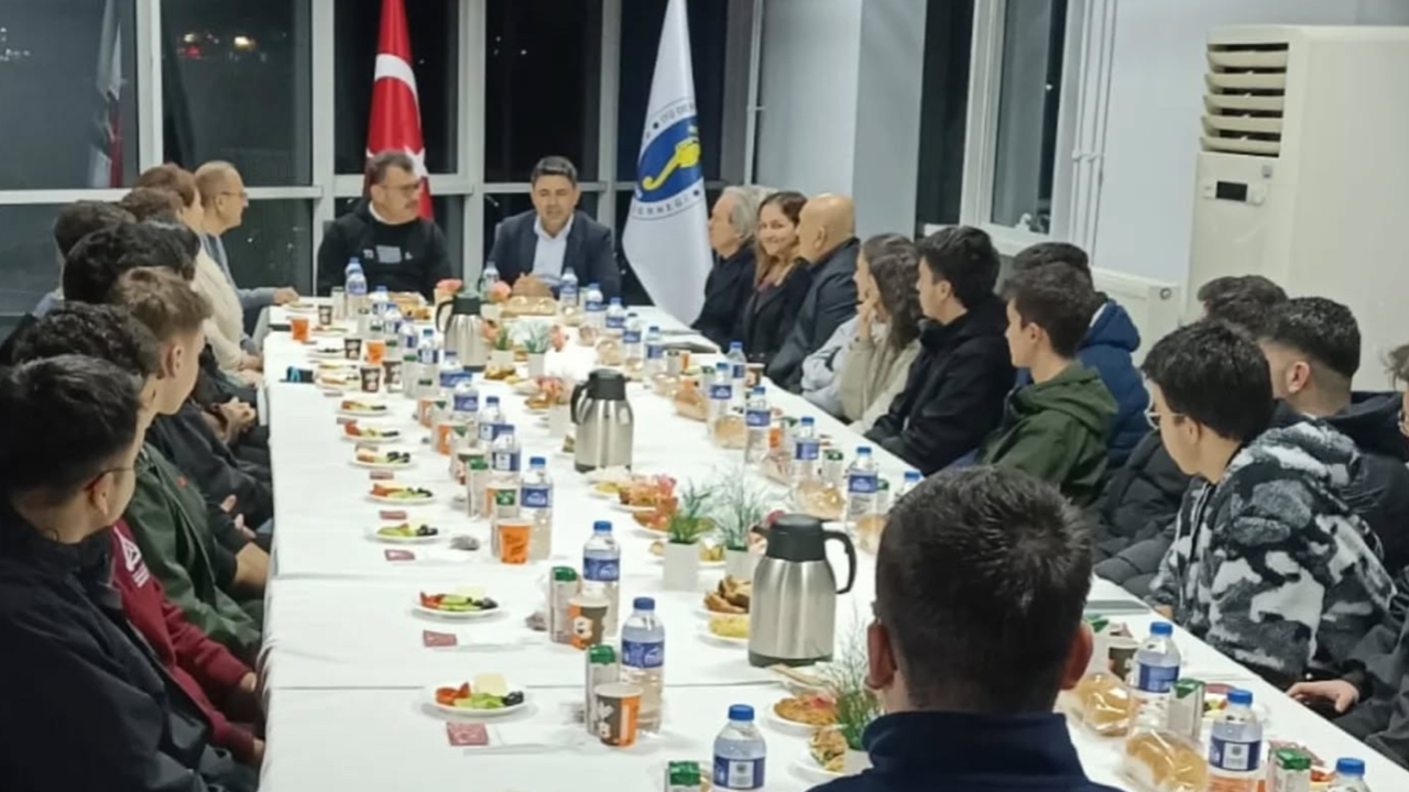 İTÜ Rektörü Denizci Öğrencilerle Sahurda Buluştu