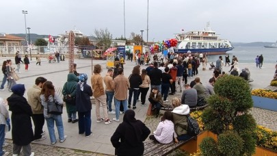 Çanakkale'de vatandaşlar gemi kuyruğunda!