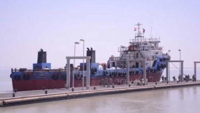 Irak Donanması, Basra açıklarında kaçak yakıt gemisi yakaladı