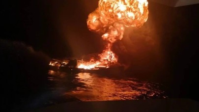 Manila Körfezi'nde Yanan Kargo Gemisinden On İki Kişi Kurtarıldı