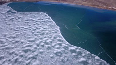 Buzları çözülen Nazik Gölü’nden kartpostallık görüntüler