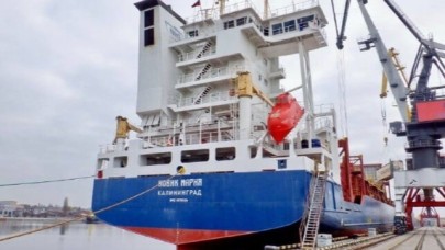 Trump, Rus gemilerine liman yasağını uzattı