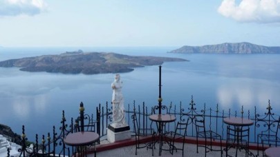 Santorini'de gergin bekleyiş!