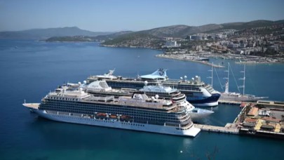 5 gemiyle denizden toplam 4 bin 902 turist!