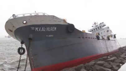 Muson Fırtınası Bangladeş’te Gemileri Karaya Sürükledi