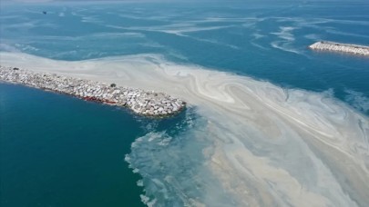 Müsilaj Tehdidi Akdeniz'e Sıçradı: Mersin Körfezi Alarm Veriyor