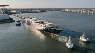 Dünyanın En Büyük Yelkenli Kruvaziyeri  Suya İndirildi