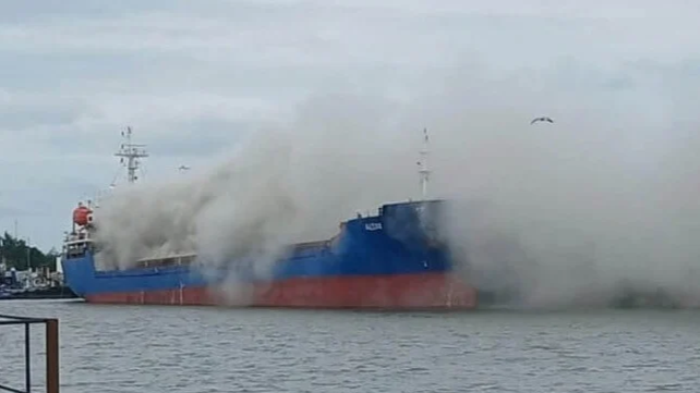 Hull Limanı’nda Türk Sahipli Gemi Alev Aldı