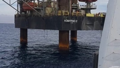 Süveyş Körfezi'nde bir gemi alabora oldu!