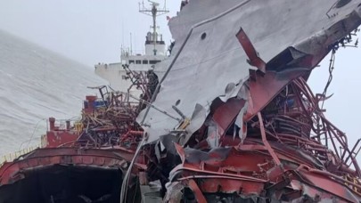 Metanol Taşıyan Tankerde Patlama: 21 Mürettebat Kurtarıldı