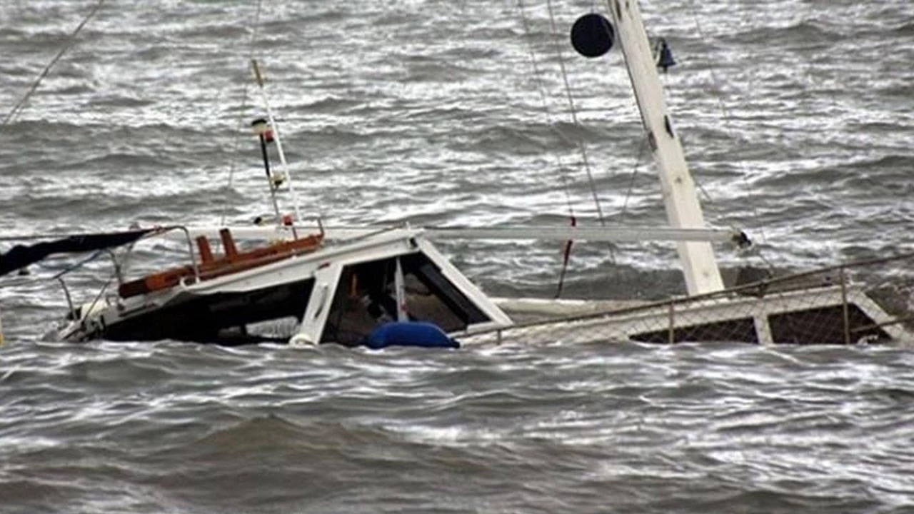 Çanakkale&#039;de tekne battı: Bir kişi hayatını kaybetti
