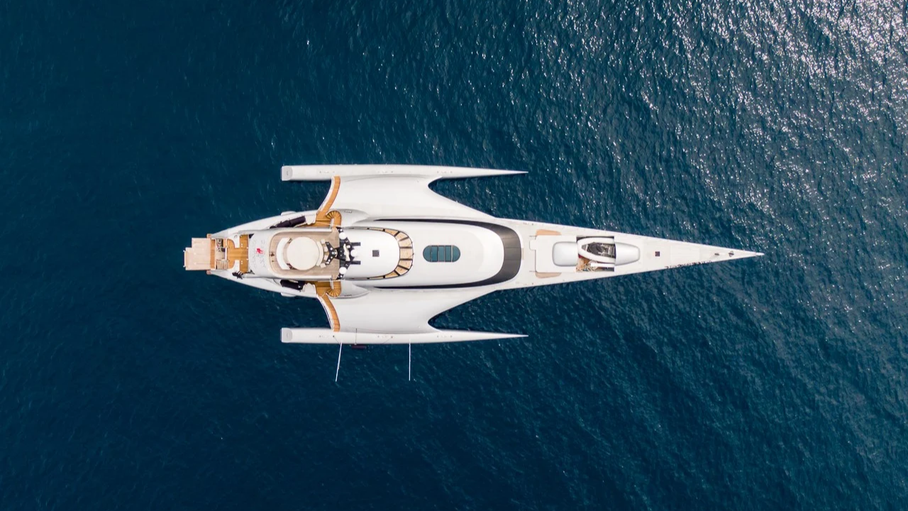 Uzay Gemisi Görünümlü Lüks Yat Bu Kez Hisarönü’nde