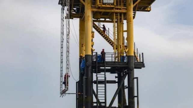 Greenpeace’ten Shell platformunda Anish Kapoor’lu eylem