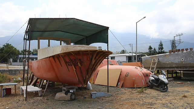 Hataylı Balıkçı Gemi Parçalarını Motoryatlara Dönüştürüyor