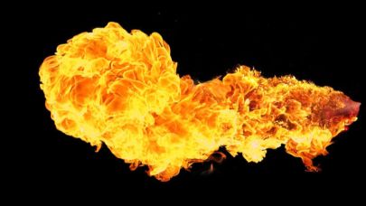 Hamburg Limanı’nda Depo Kompleksinde Büyük Yangın: 5 Yaralı