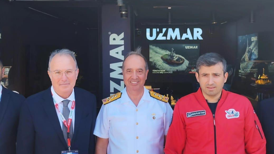 Deniz Kuvvetleri Komutanı Tatlıoğlu ve Selçuk Bayraktar&#039;dan UZMAR Standına ziyaret