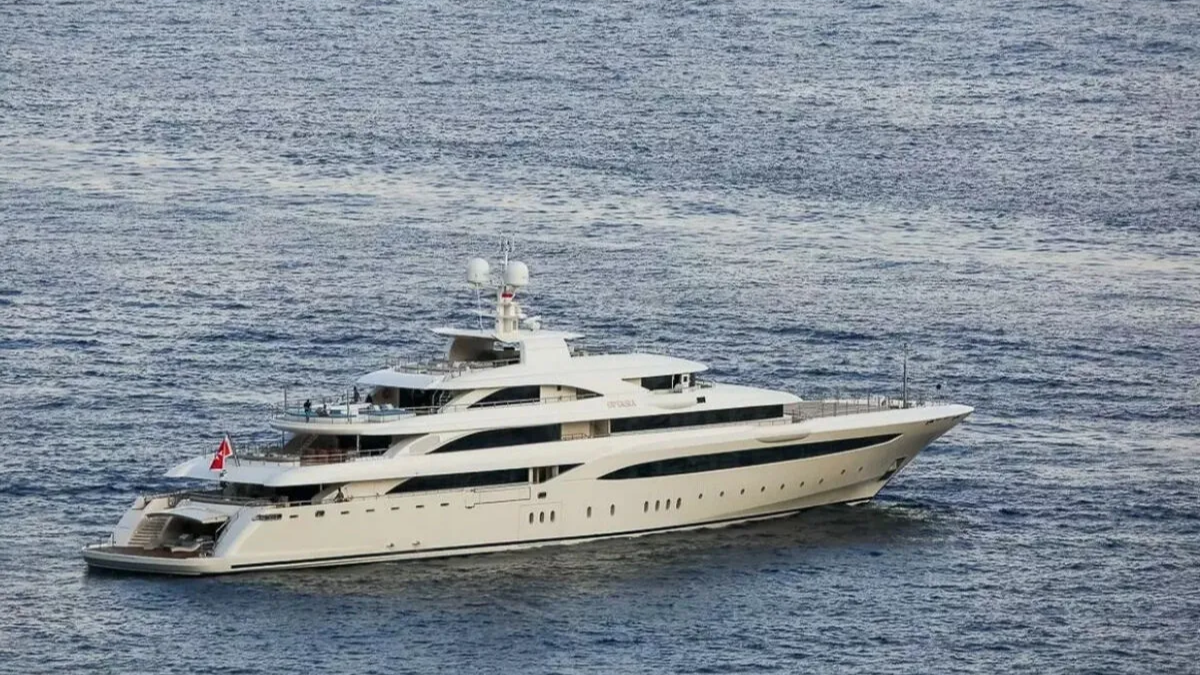 Milyarderlerin lüks yatları Bodrum&#039;daki yerini aldı