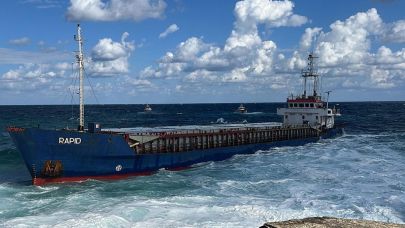 Kefken’de Karaya Oturan Gemiden 7 Kişi Tahliye Edildi