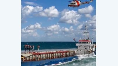 Karaya oturan gemiden 7 mürettebat helikopterle kurtarıldı