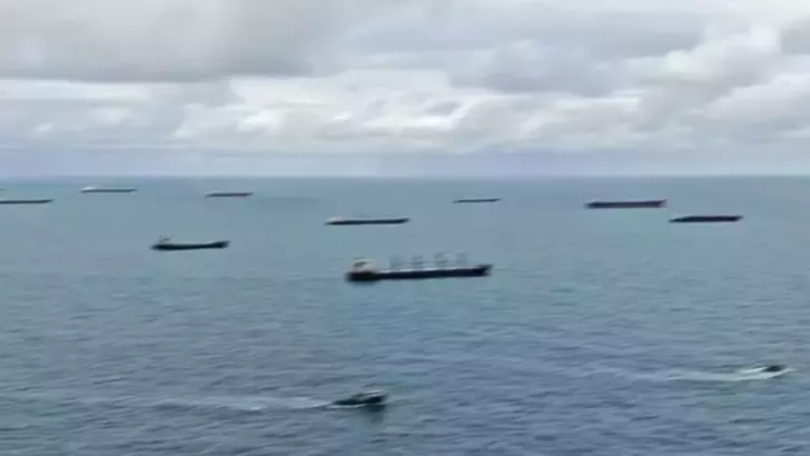 İstanbul Boğazı&#039;nda gemi trafiği çift yönlü askıya alındı