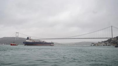 İstanbul Boğazı'nda gemi trafiği açıldı