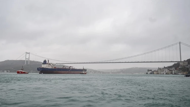 İstanbul Boğazı&#039;nda gemi trafiği açıldı