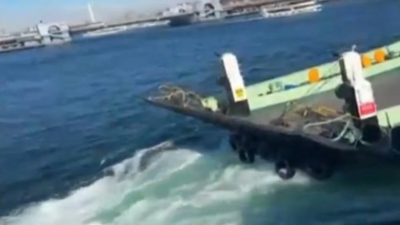 Harem-Sirkeci Vapur Kazası: Vapura ve İskeleye Çarptı