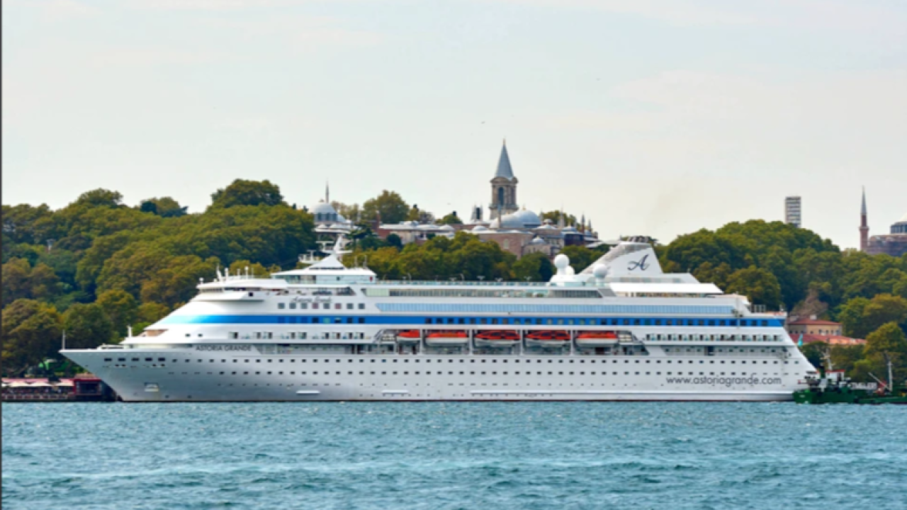 Astoria Grande&#039;nin İstanbul’a yanaşmasına izin verilmedi!