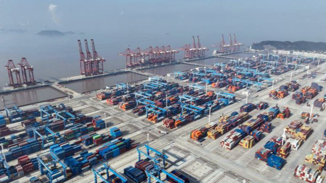 Çin, ABD gemilerine ek liman ücretini askıya aldı!