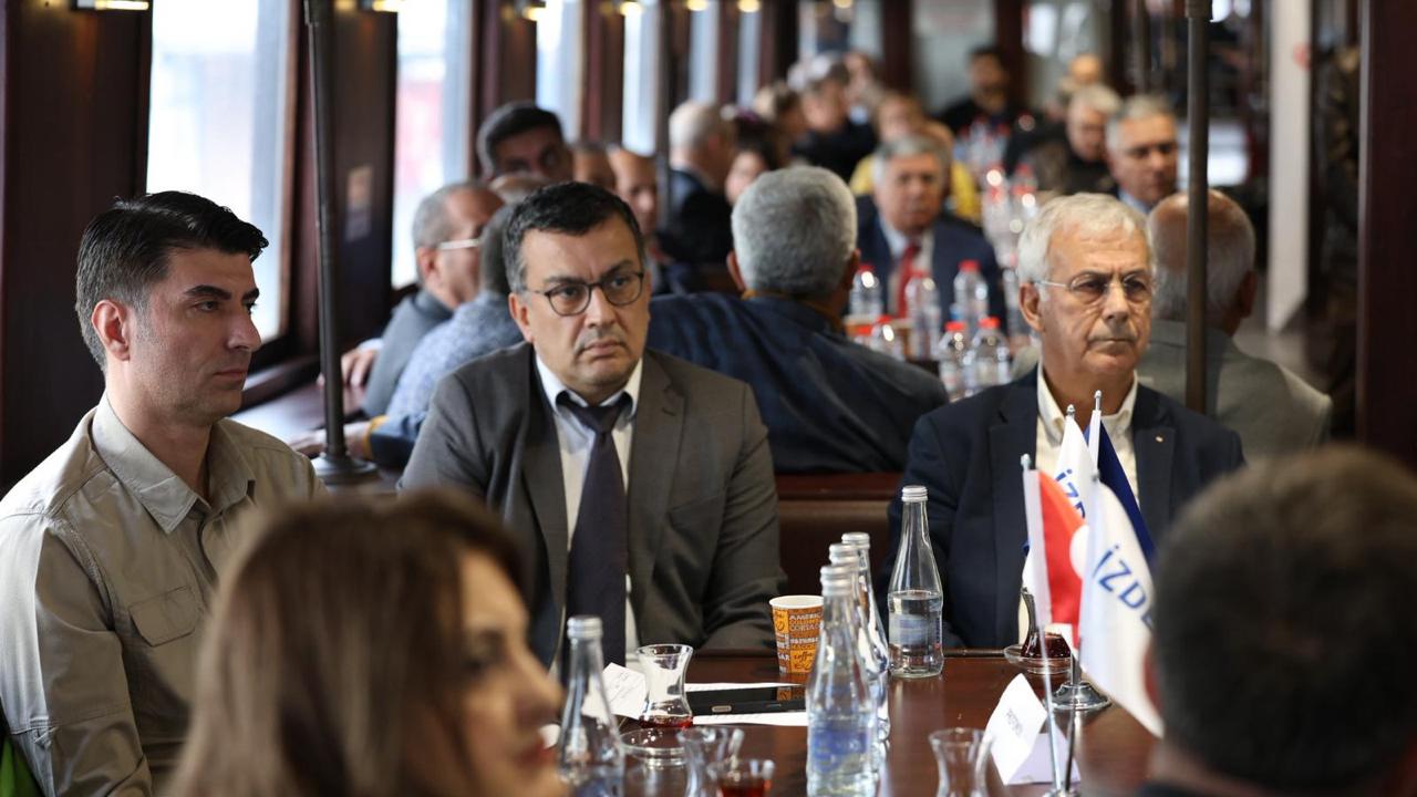 İzmir Körfezi’nde Kirlilik ve Çözüm Önerileri Masaya Yatırıldı