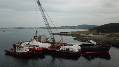 Kefken açıklarında karaya oturan gemi kurtarıldı!