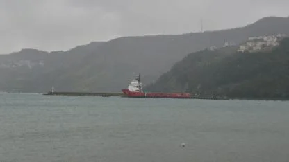 Doğal gaz sondaj gemileri Amasra Limanı'na sığındı