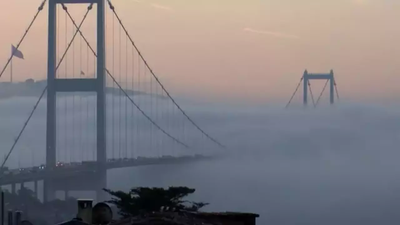 Sis nedeniyle İstanbul Boğazında trafik durdu