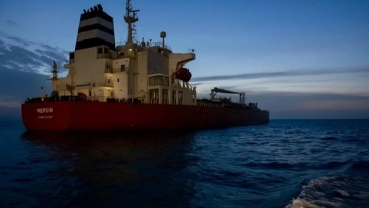 Su Alan Mersin Tankeri İçin Acil Önlem Çalışmaları Sürüyor