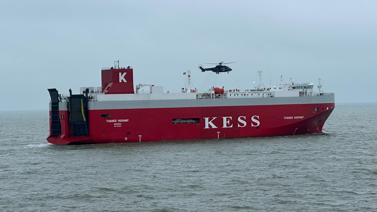 Almanya Açıklarında Araç Taşıyıcı Gemide Yangın