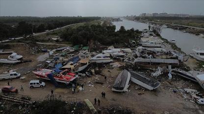 Antalya’da Karaya Alınan Tekneler Sert Hava Nedeniyle Hasar Gördü
