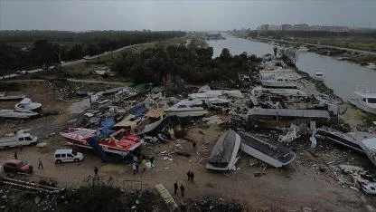 Antalya’da Karaya Alınan Tekneler Sert Hava Nedeniyle Hasar Gördü