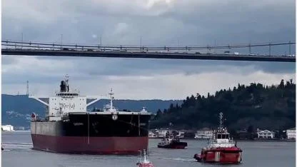İstanbul Boğazı'nda "Hayalet" Alarmı: Vurulan Tanker Geçti