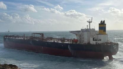 Vurulan Dev Tanker Bozcaada’da Karaya Oturdu!