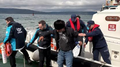 Bozcaada'da Rahatsızlanan Gemi Personeline Tıbbi Tahliye