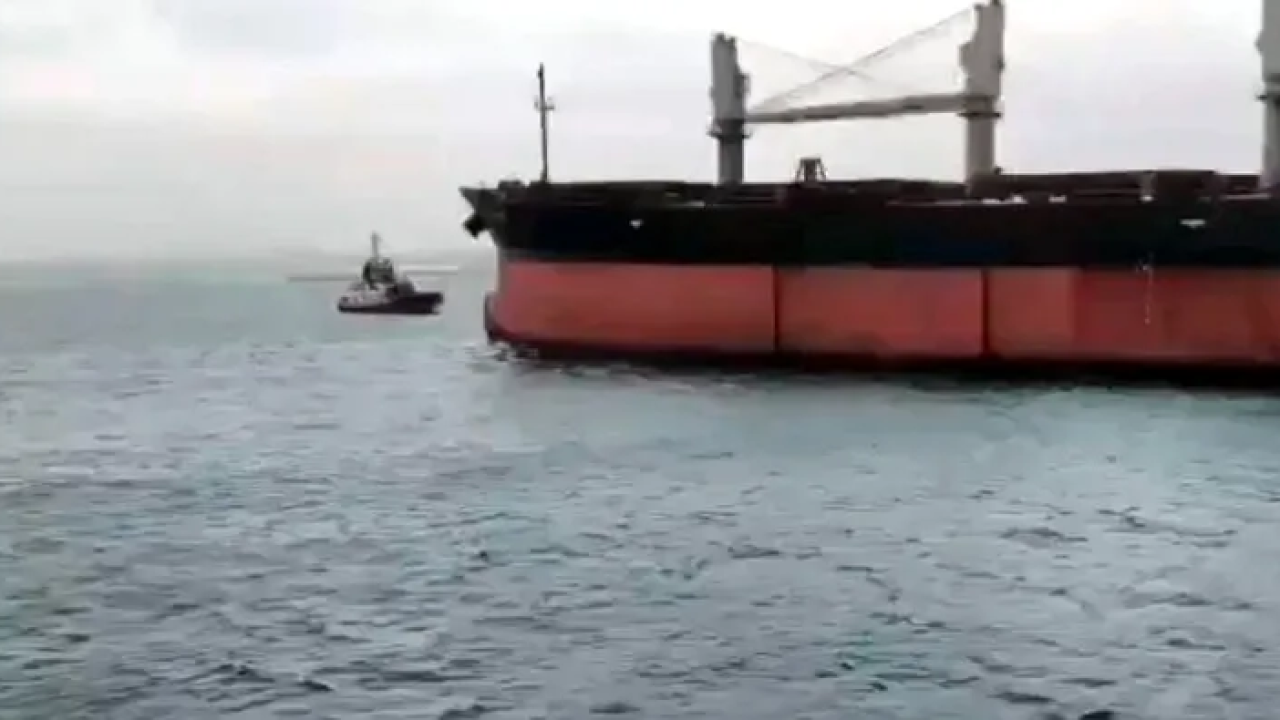 İstanbul Boğazı’nda Arızalanan Gemi Güvenle Demirletildi