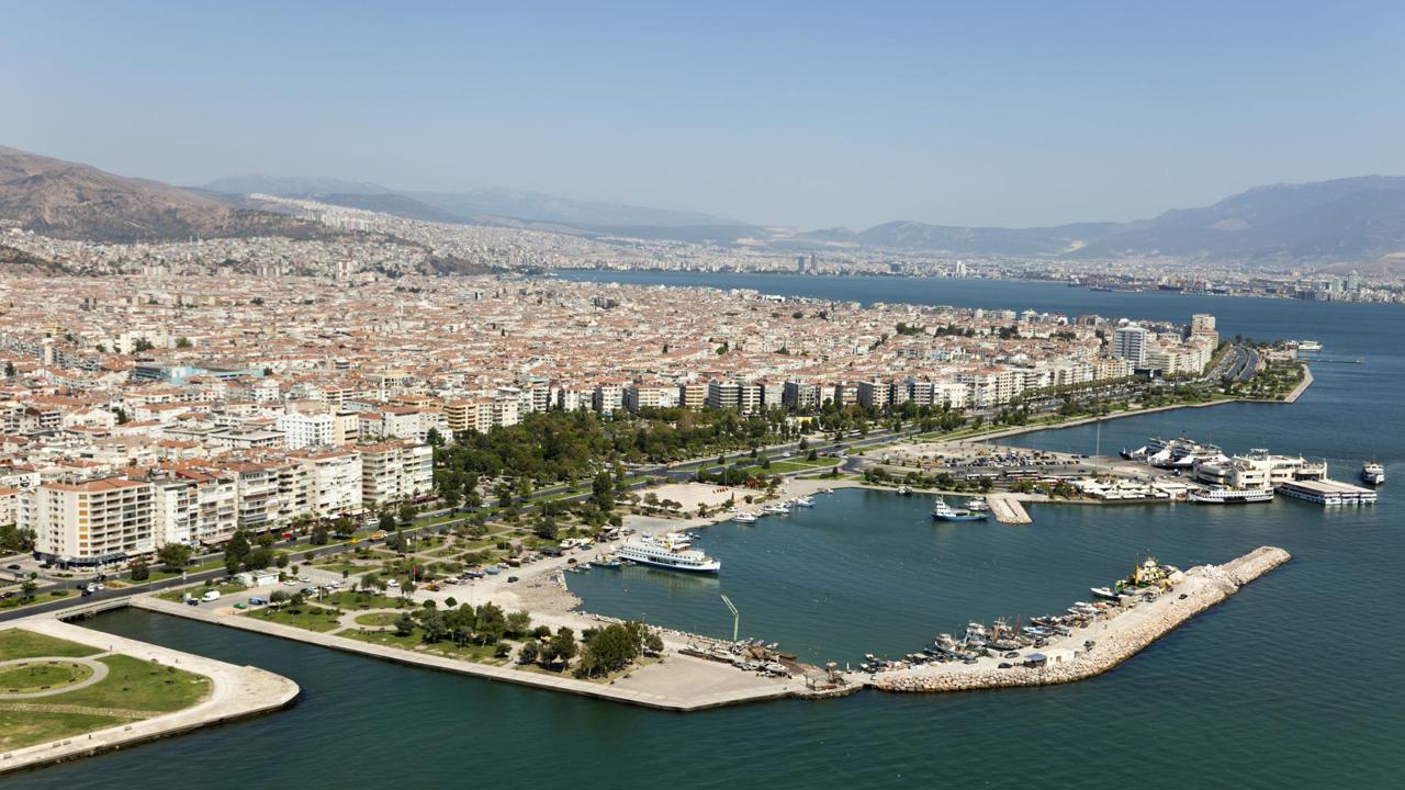 İzmir Alsancak Limanı’nın işletmesi Albayrak Grubu’na verildi