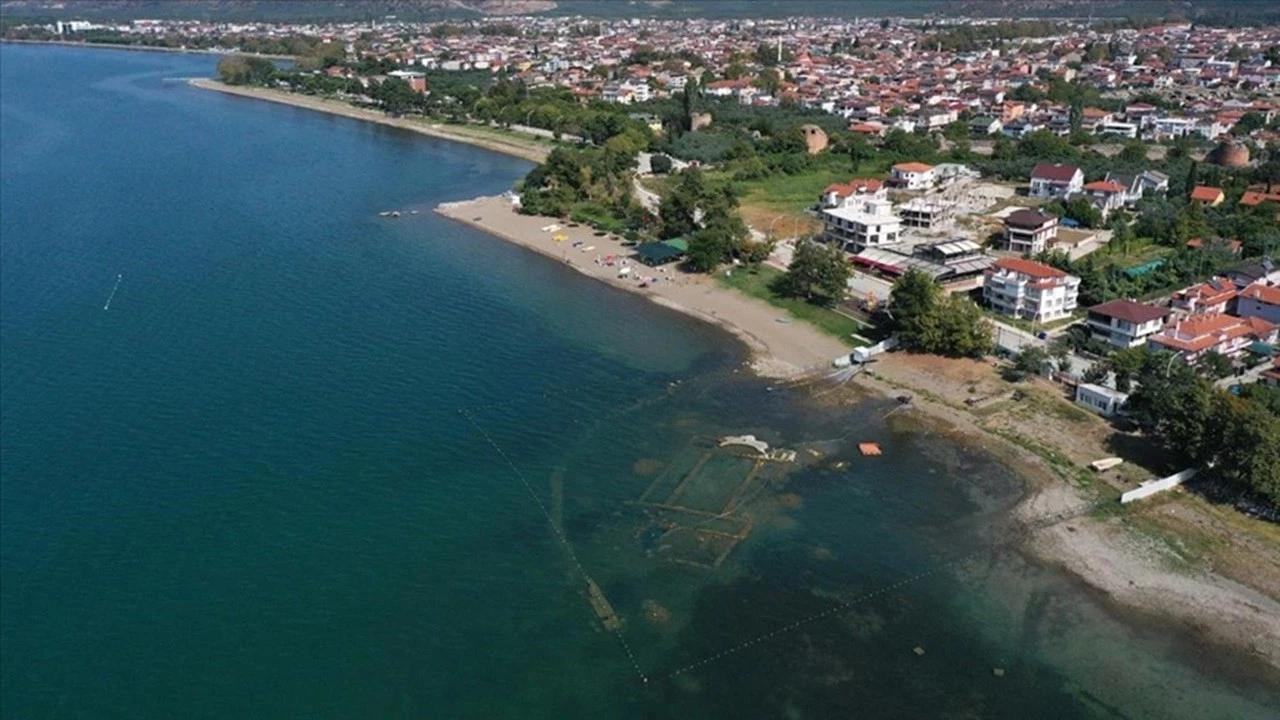 İznik Gölü'nde çekilme sürüyor