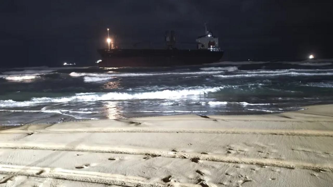 Kastamonu açıklarında vurulan gemi Sarıyer'de karaya oturdu