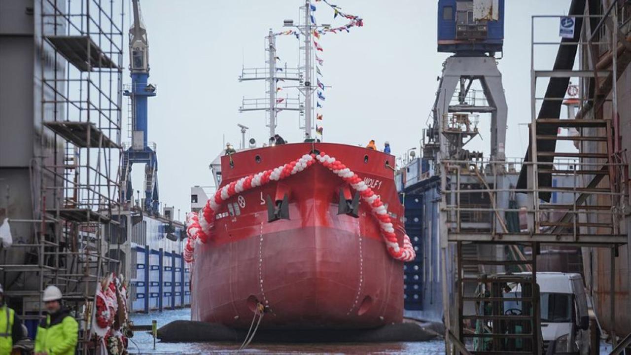 Petrol Ofisi'nin ilk 'sıfır emisyonlu' gemisi denize indirildi